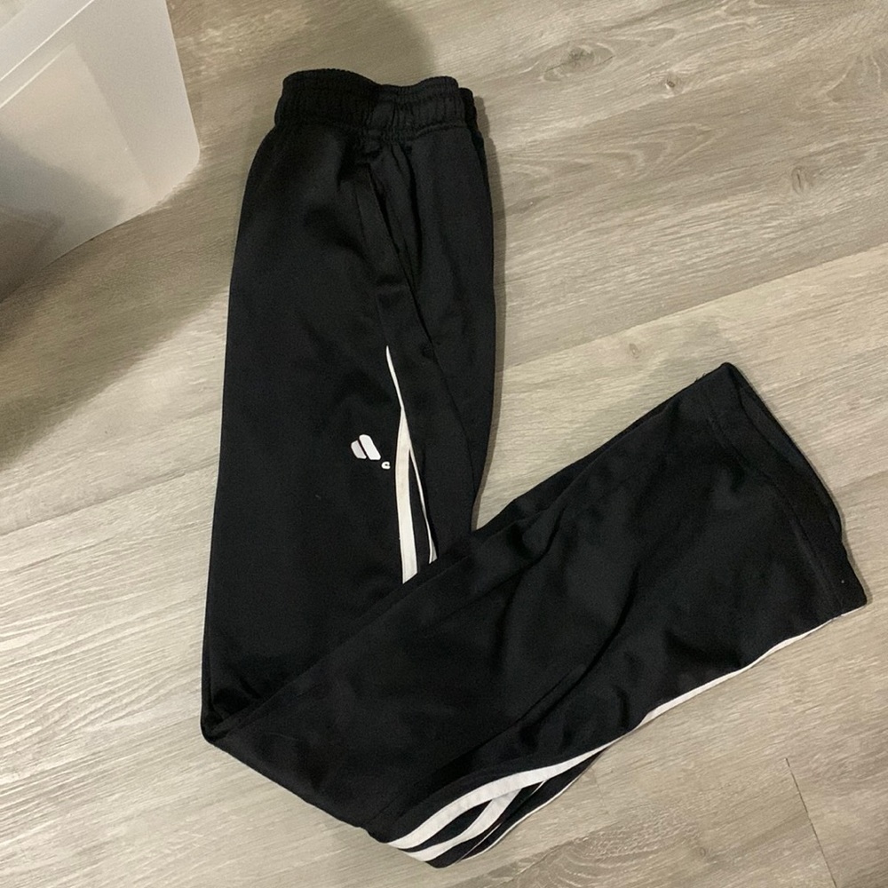 M (10/12) Adidas sweatpants